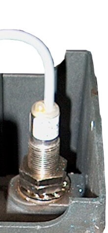 INDUCTIEVE SENSOR-OMKEERBEVEILIGING GEMONTEERD